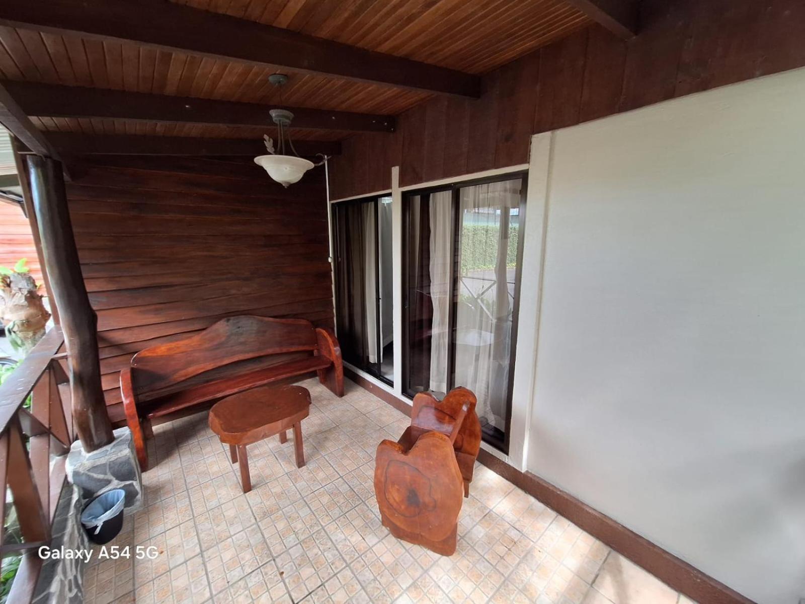 Hotel Iris Arenal La Fortuna Exterior photo