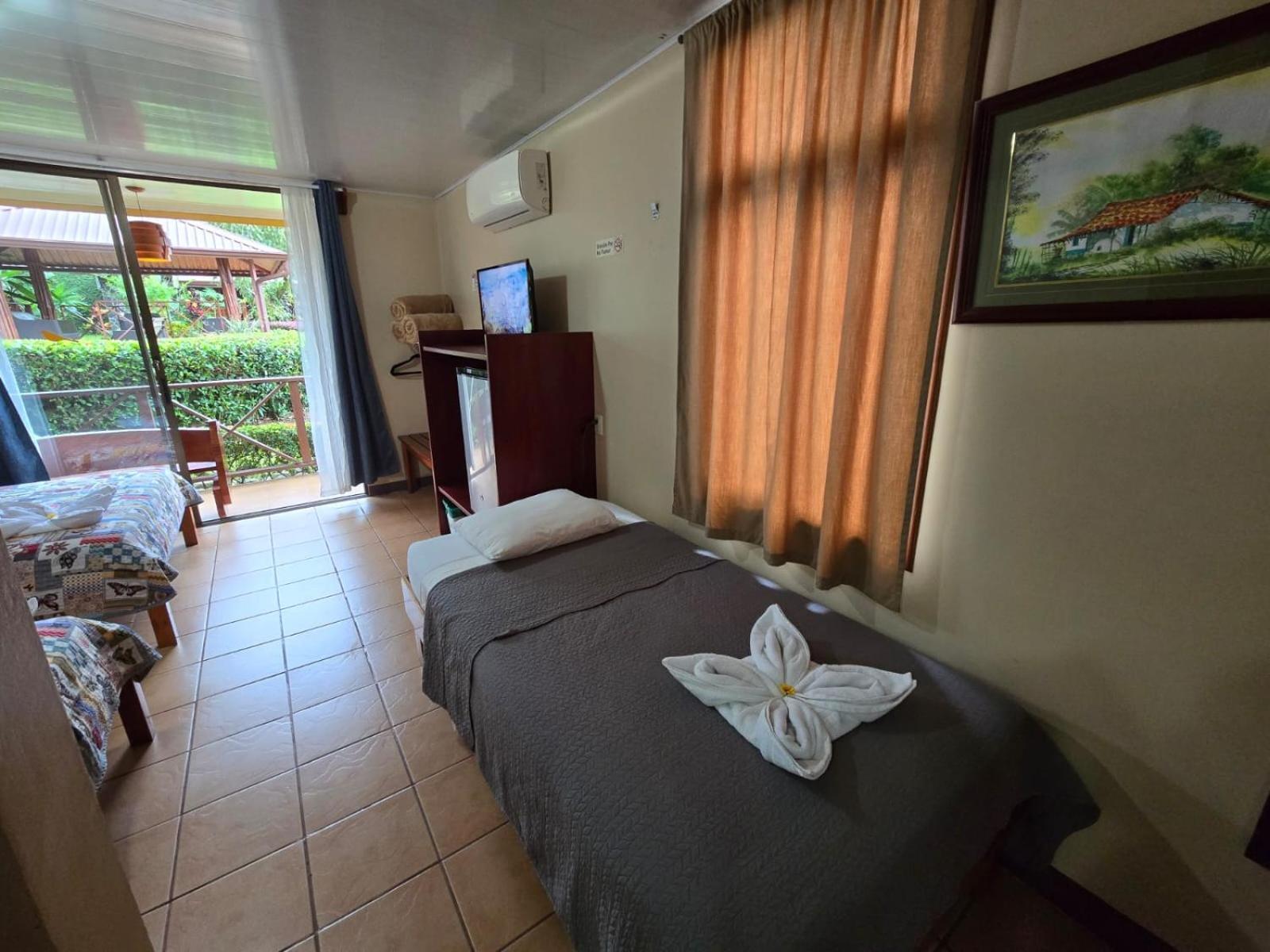 Hotel Iris Arenal La Fortuna Exterior photo