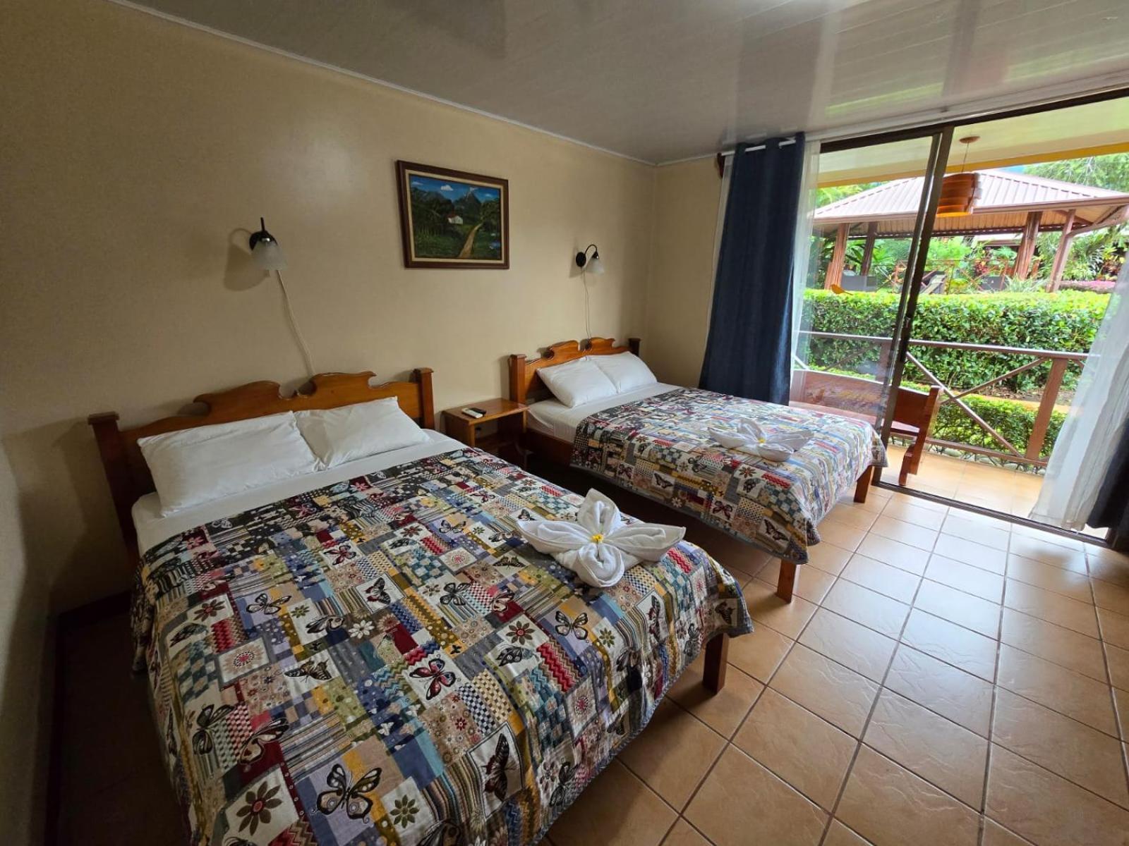 Hotel Iris Arenal La Fortuna Exterior photo