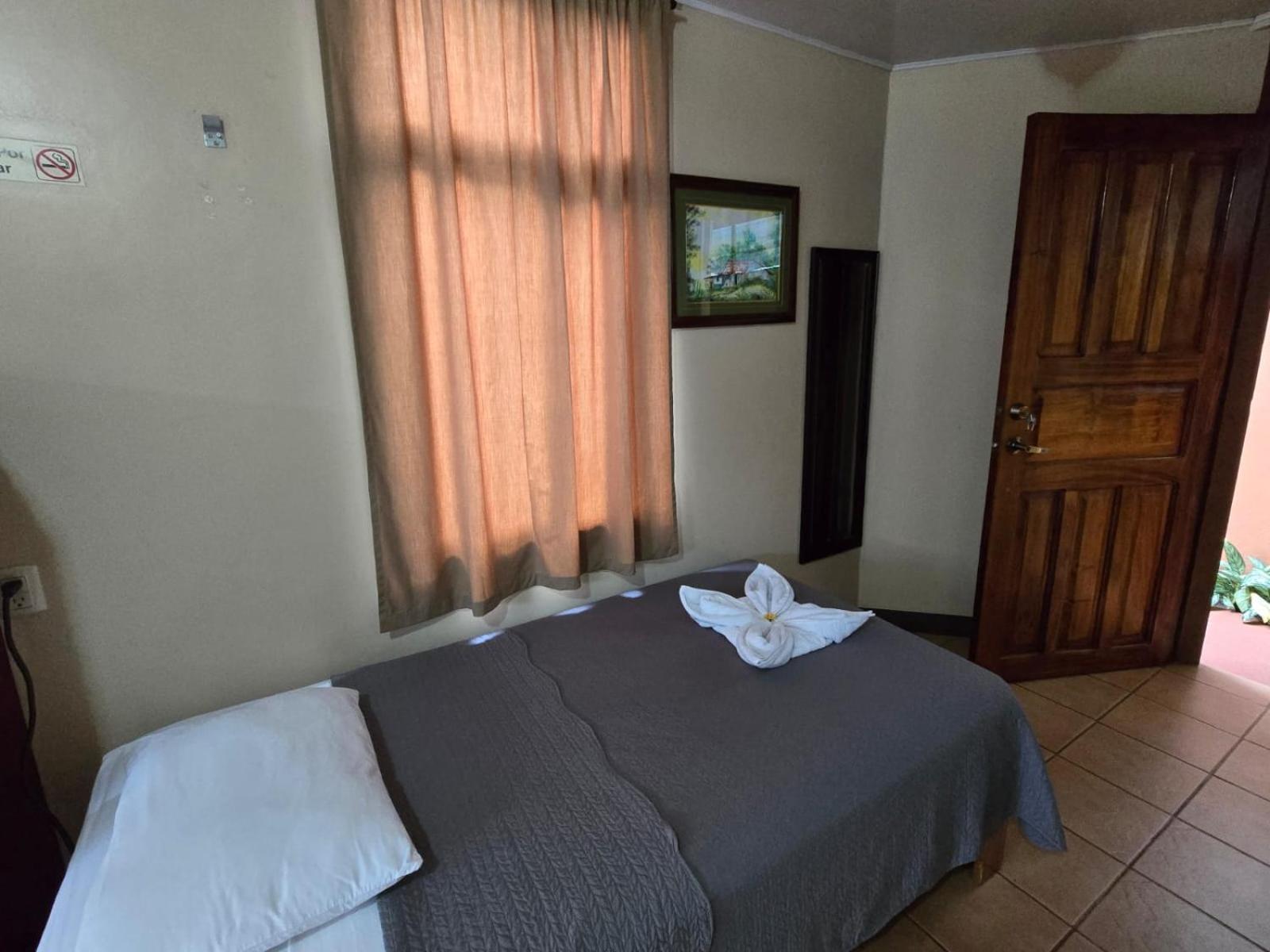 Hotel Iris Arenal La Fortuna Exterior photo