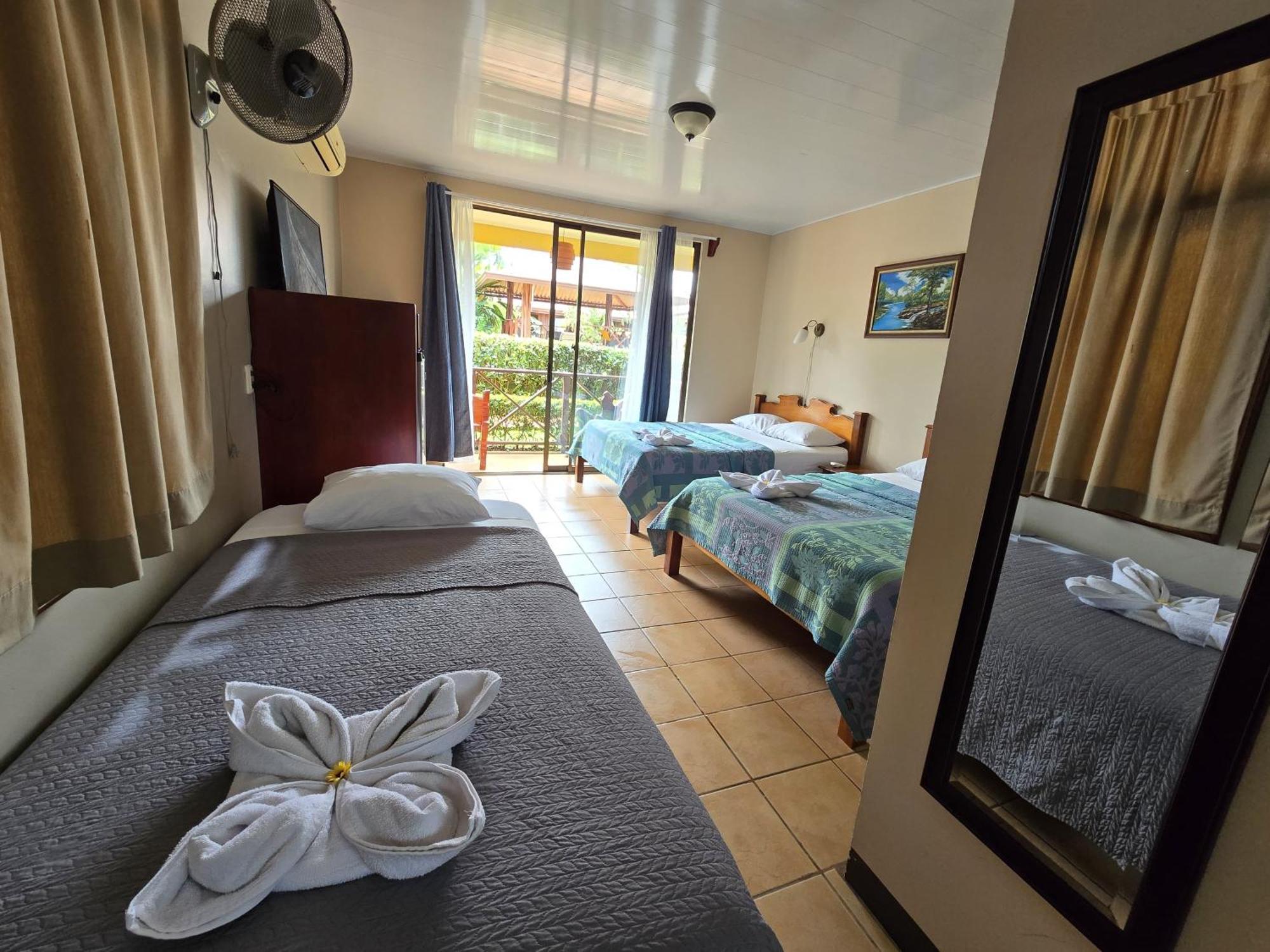 Hotel Iris Arenal La Fortuna Exterior photo