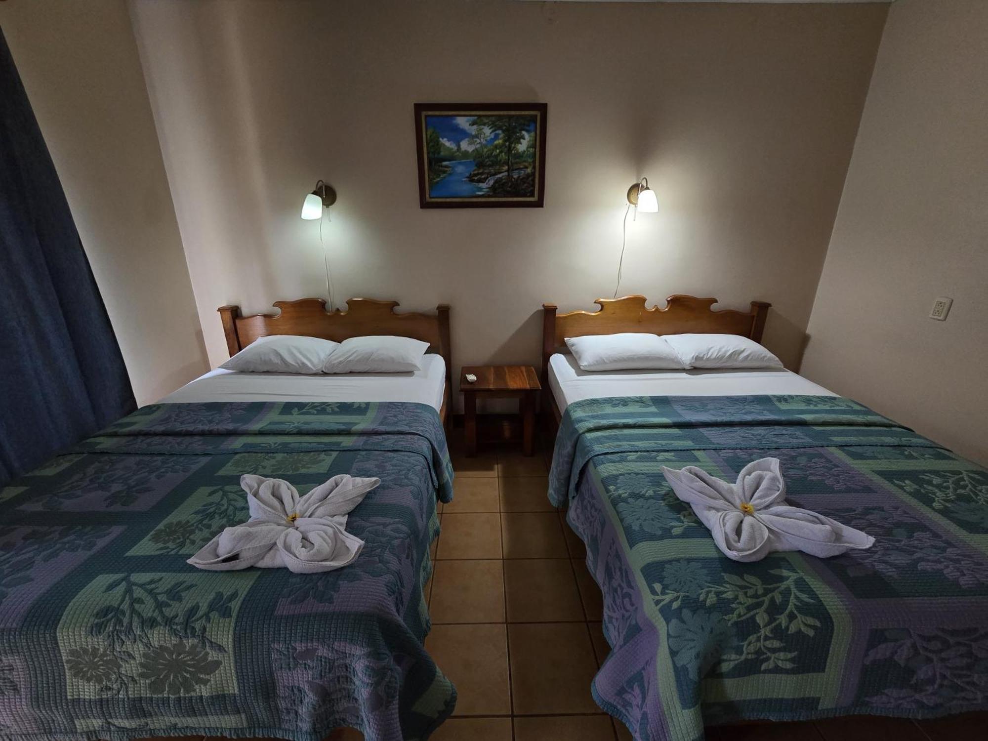 Hotel Iris Arenal La Fortuna Exterior photo