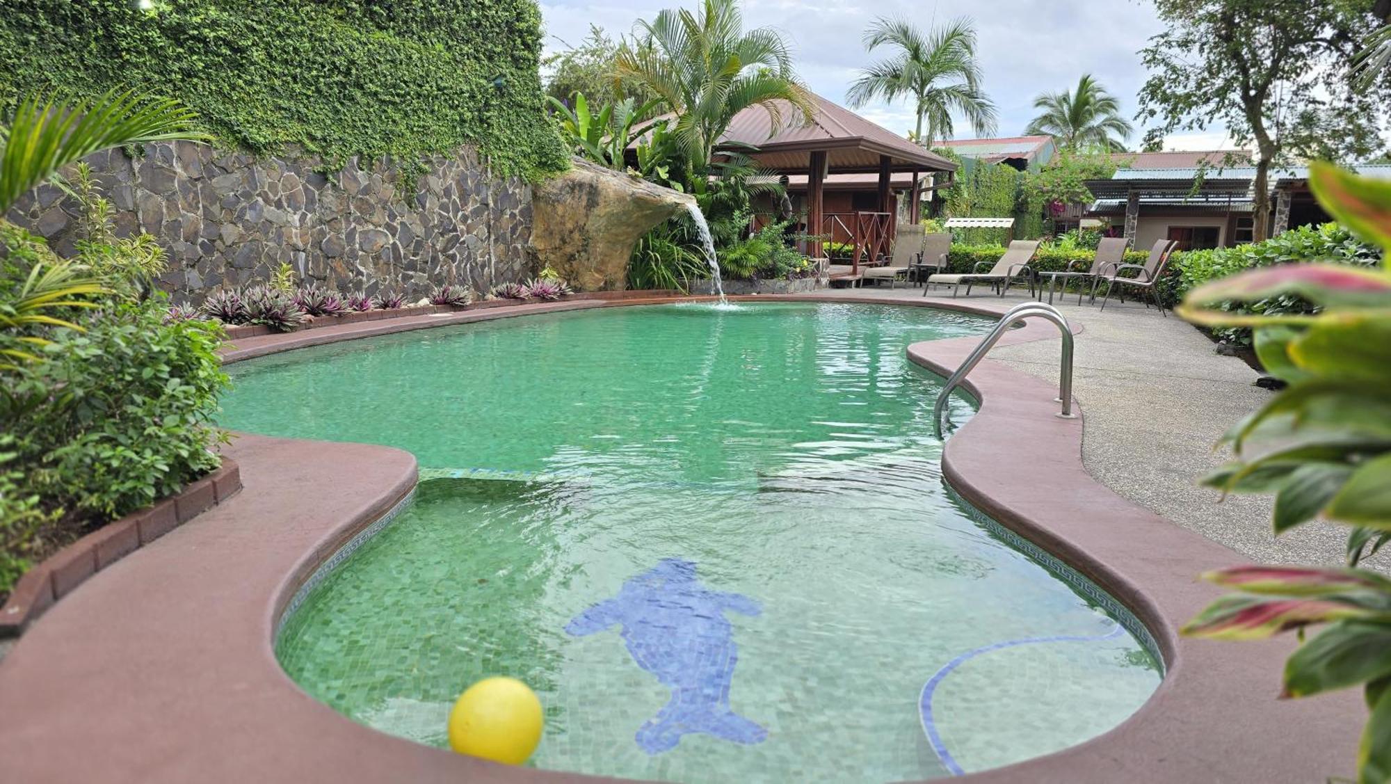 Hotel Iris Arenal La Fortuna Exterior photo